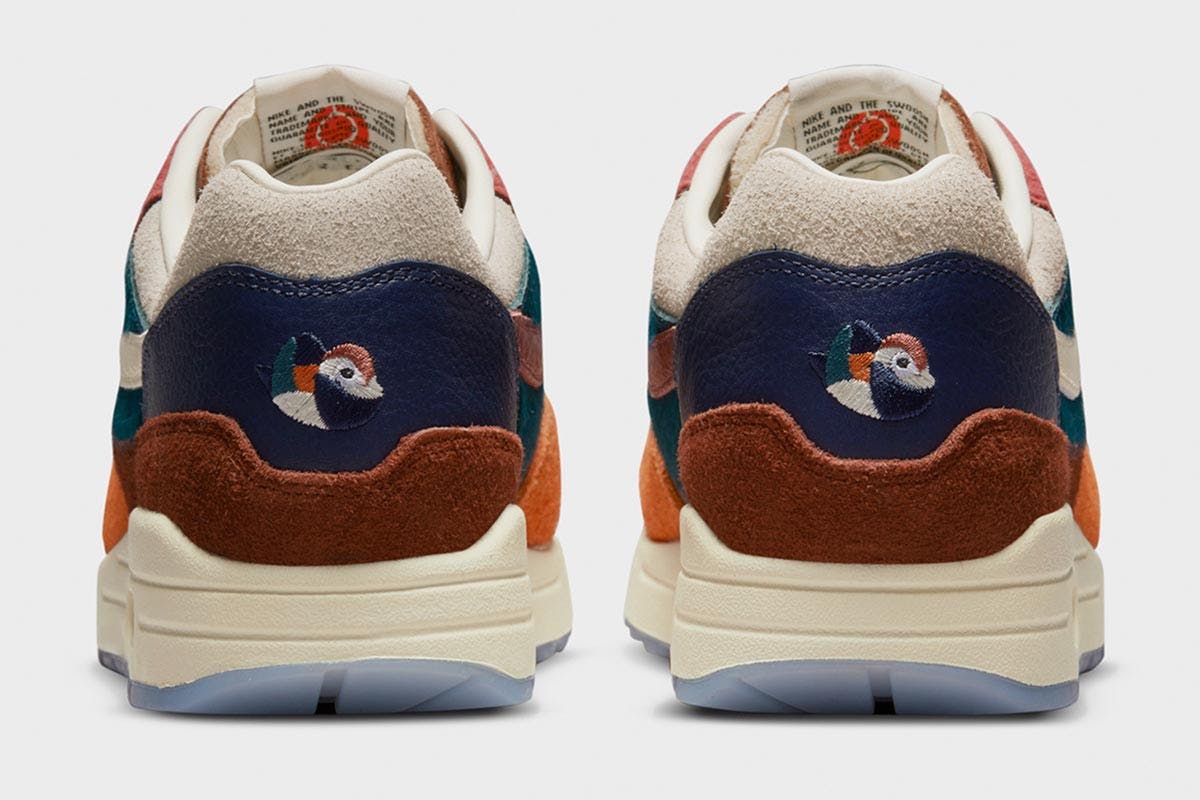 air max 1 white orange